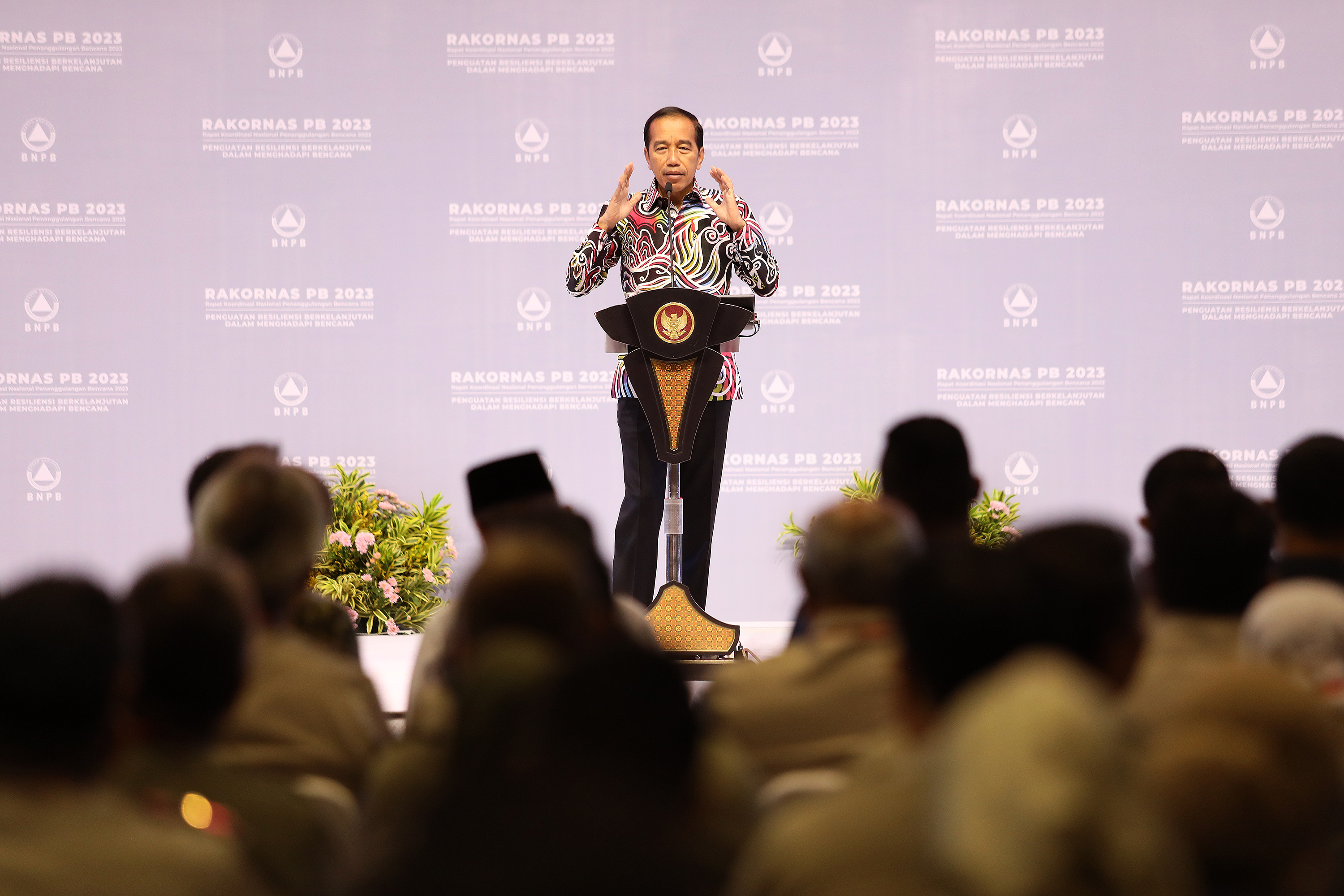 Presiden Joko Widodo memberikan arahan dalam Rapat Koordinasi Nasional (Rakornas) Penanggulangan Bencana (PB) Badan Nasional Penanggulangan Bencana (BNPB) tahun 2023 yang diselenggarakan di Jakarta International Expo (JiExpo) Kemayoran, Jakarta Pusat, Kamis(2/3).